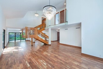 2802 Crystal Ct in Miami, FL - Building Photo - Building Photo