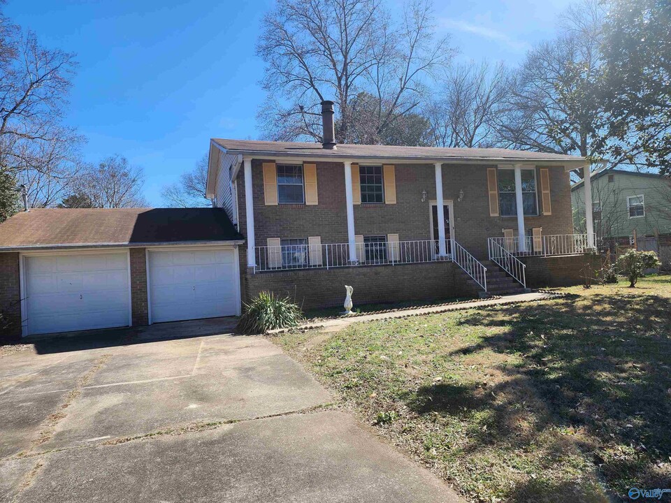 4603 Charles Dr NW in Huntsville, AL - Building Photo