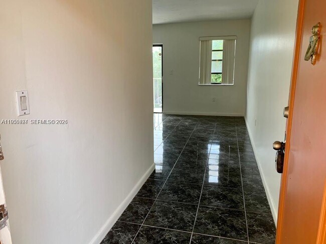 3522 NE 166th St in North Miami Beach, FL - Building Photo - Building Photo