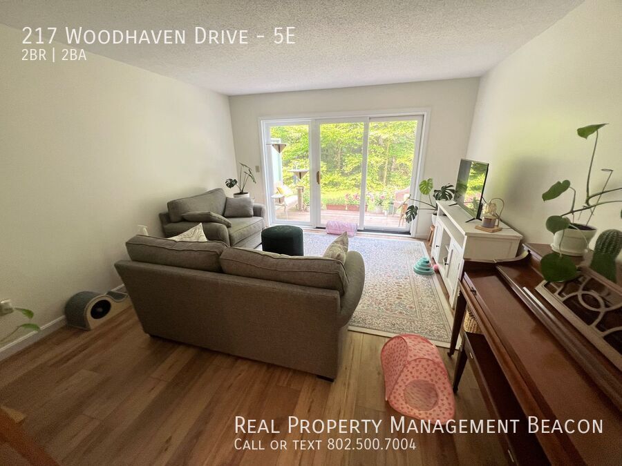 217 Woodhaven Dr in Hartford, VT - Building Photo