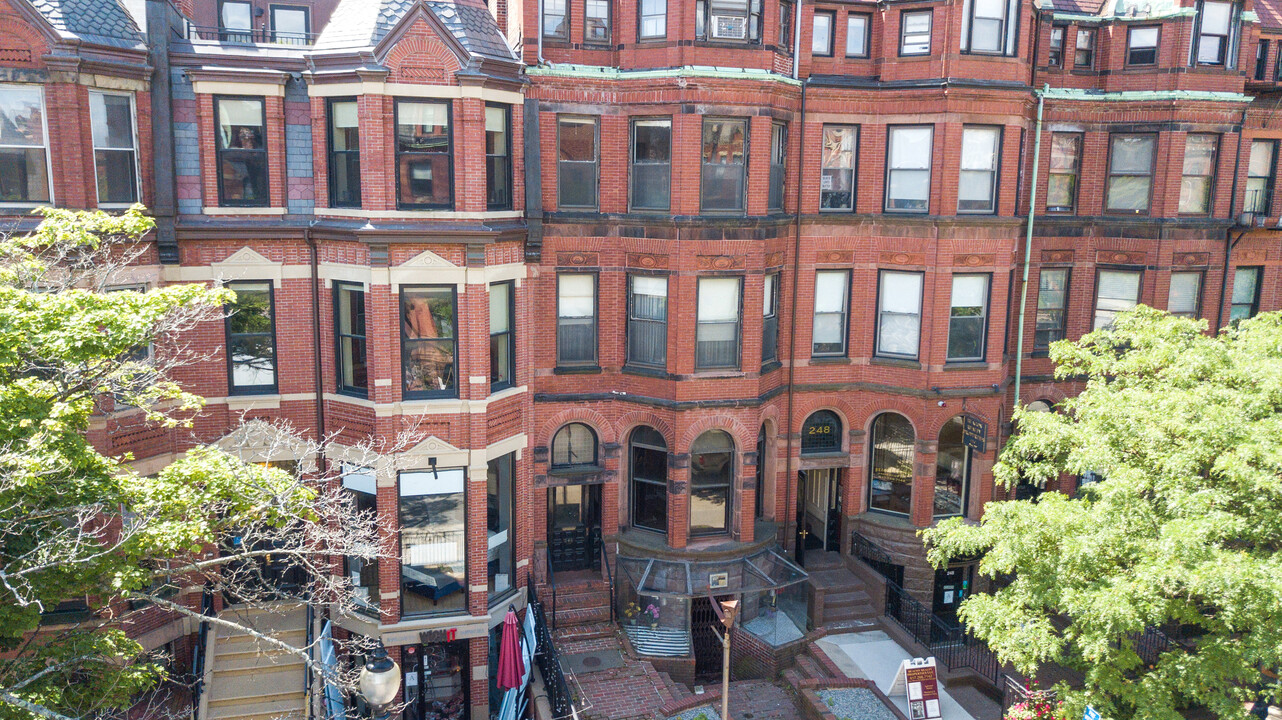 246 Newbury St in Boston, MA - Building Photo