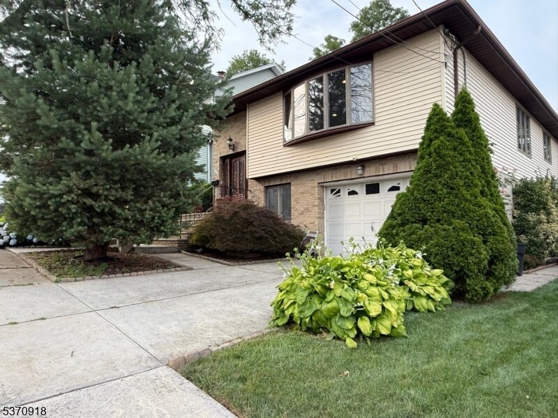 203 Summit Cross in Rutherford, NJ - Building Photo