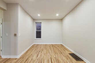 2325 N Cambridge Ave in Chicago, IL - Building Photo - Building Photo