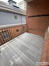 87 Winchester St, Unit 5 in Brookline, MA - Foto de edificio - Building Photo