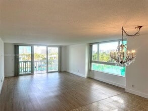 9501 E Bay Harbor Dr in Bay Harbor Islands, FL - Building Photo - Building Photo