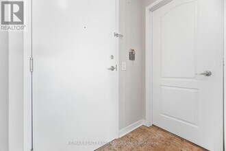 8 Dayspring Cir in Brampton, ON - Building Photo - Building Photo