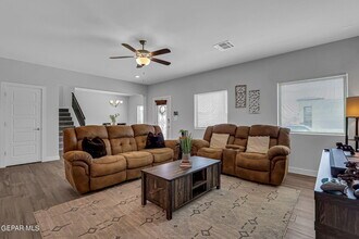 2420 Sammy Cervantes St in El Paso, TX - Building Photo - Building Photo
