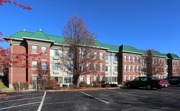 Saratoga Place Apartments in Newport, KY - Building Photo - Building Photo