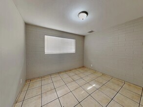 2021 E Humphrey St in Tampa, FL - Foto de edificio - Building Photo