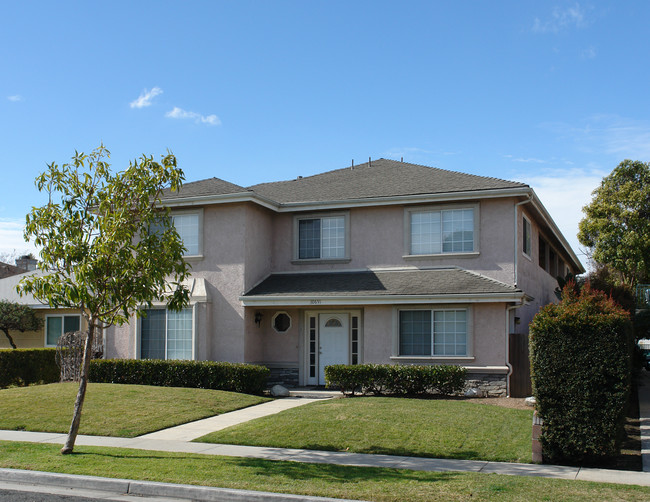 10691 Walnut St in Los Alamitos, CA - Building Photo - Building Photo