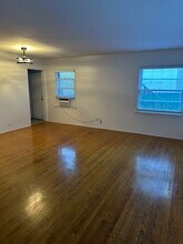 1849 S Beverly Glen Blvd, Unit 1849 1.5 in Los Angeles, CA - Building Photo - Building Photo
