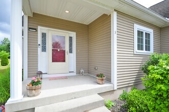 3 Katherine Way in Ellington, CT - Building Photo - Building Photo