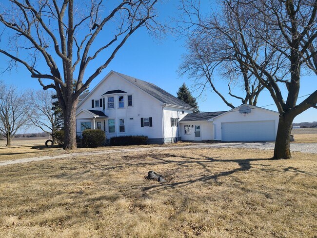 property at 1460 N 2401st Rd