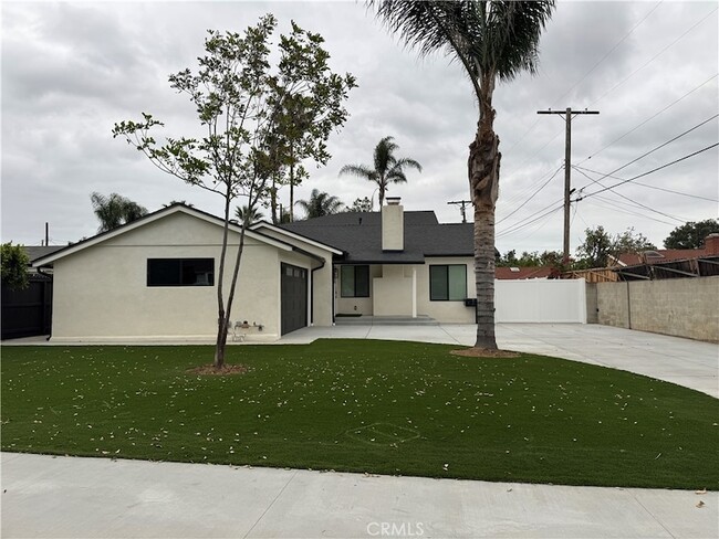 15234 Kingsbury St in Los Angeles, CA - Building Photo - Building Photo