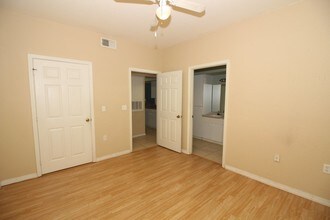 5029 City St-Unit -1 in Orlando, FL - Foto de edificio - Building Photo