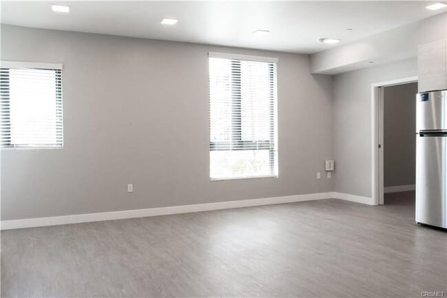 11671 Erwin St in Los Angeles, CA - Building Photo - Building Photo