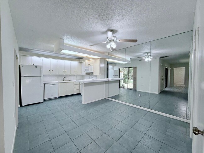 710 7th Ln in Palm Beach Gardens, FL - Building Photo - Building Photo