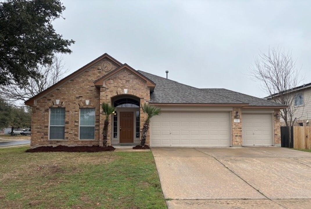 800 Dover Castle Ln in Pflugerville, TX - Building Photo