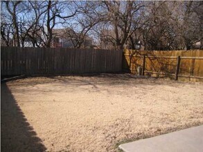 1203 S Linden St-Unit -1205 in Wichita, KS - Foto de edificio - Building Photo