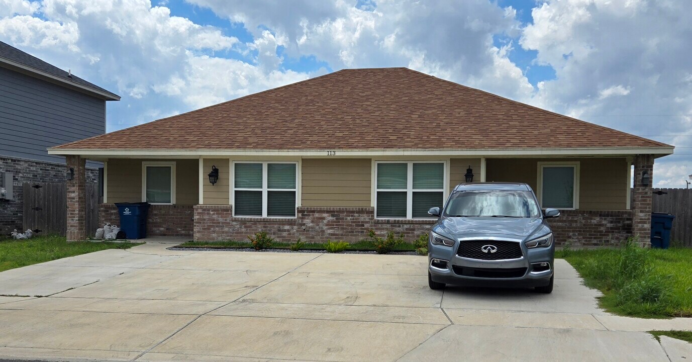 115 Olive St in Los Fresnos, TX - Building Photo