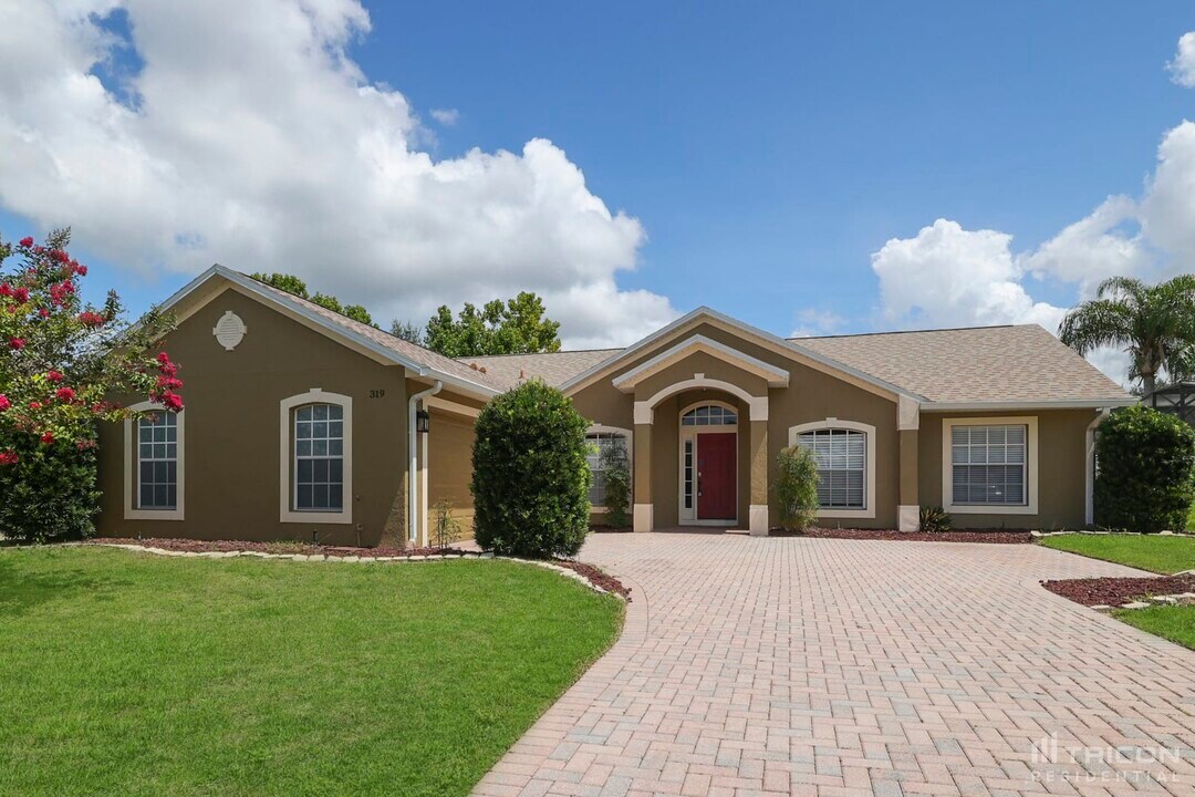 319 Dolcetto Dr in Davenport, FL - Building Photo