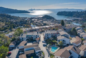 Vista Belvedere in Tiburon, CA - Building Photo - Building Photo
