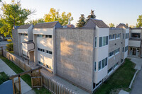 8231-8239 Elbow Dr SW in Calgary, AB - Building Photo - Building Photo