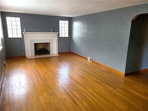 3202 W Run Rd in Munhall, PA - Building Photo - Building Photo