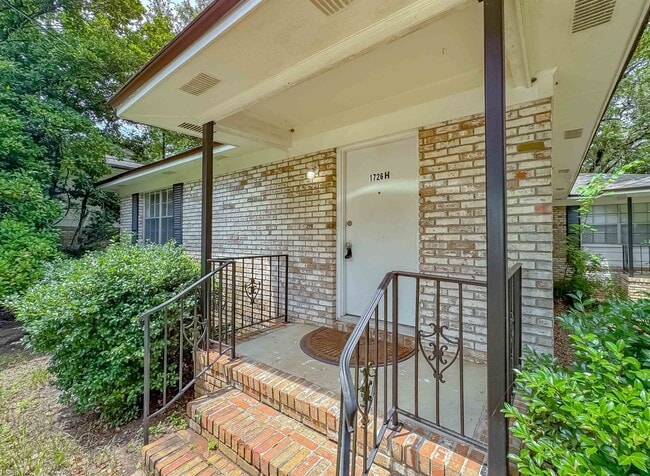 property at 1726 Hartsfield Rd