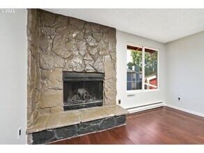 1470 SE Walnut St, Unit 206 in Hillsboro, OR - Building Photo - Building Photo