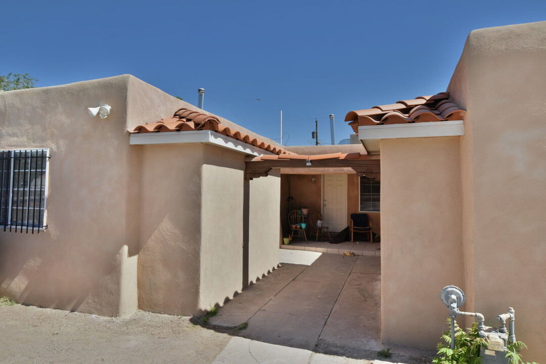 809 Aztec Rd in Albuquerque, NM - Building Photo