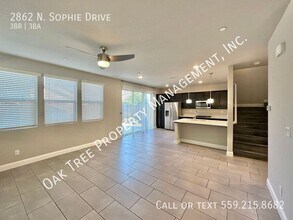 2862 N Sophie Dr in Fresno, CA - Building Photo - Building Photo