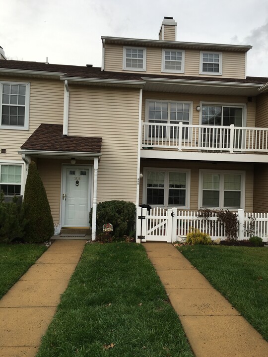 304 Ferris Ln in New Britain, PA - Building Photo