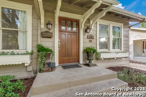 330 W Gramercy Pl in San Antonio, TX - Building Photo - Building Photo