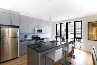 1481 Tremont St, Unit E-408 in Boston, MA - Foto de edificio - Building Photo
