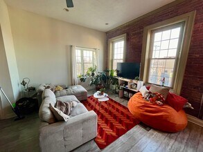 1910 S 18th St-Unit -Unit 1 in Pittsburgh, PA - Building Photo - Building Photo