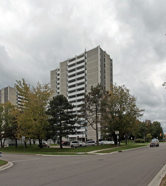 Oxford Towers in Ajax, ON - Building Photo