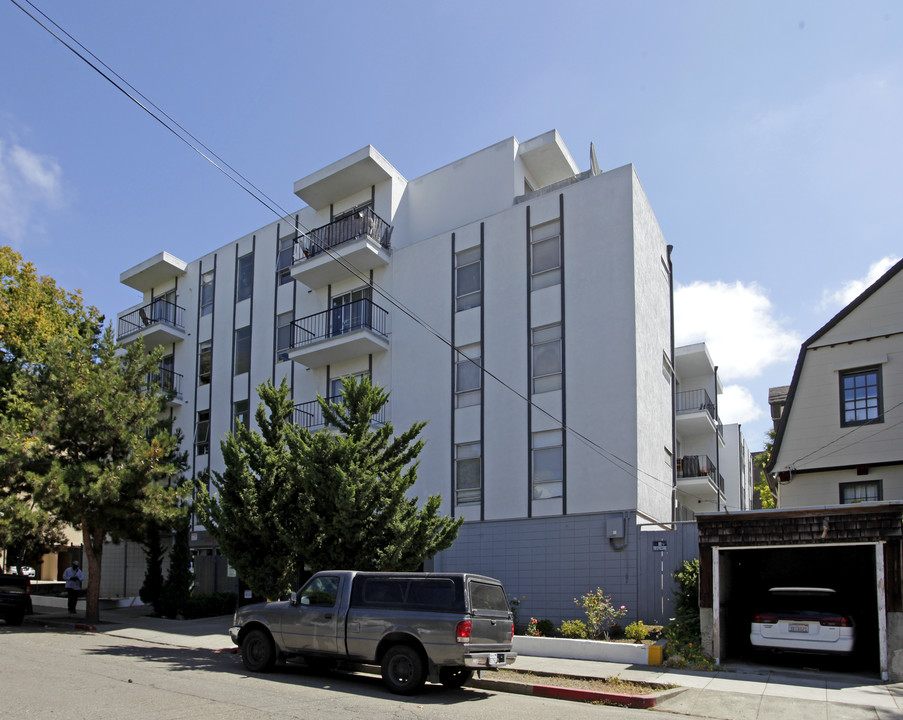 Capri Apartments in Berkeley, CA - Building Photo