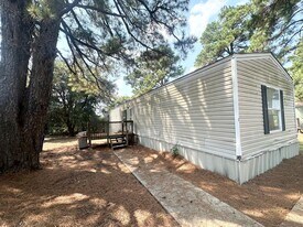 2001 W Loop 304 in Crockett, TX - Building Photo