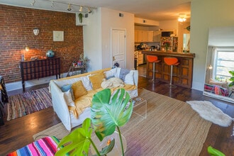 630 N 2nd St, Unit 2 in Philadelphia, PA - Building Photo - Building Photo
