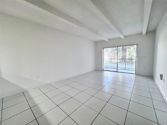 2580 NW 56th Ave, Unit 550-314 in Lauderhill, FL - Building Photo - Building Photo