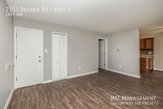 2153 Decker Rd in Walled Lake, MI - Building Photo - Building Photo