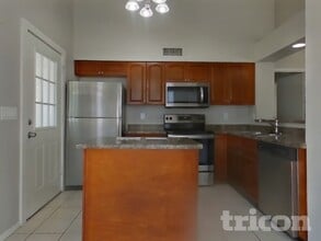 20840 N 21st Ave in Phoenix, AZ - Foto de edificio - Building Photo