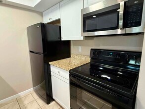 838 NW Fork Rd in Stuart, FL - Building Photo - Building Photo
