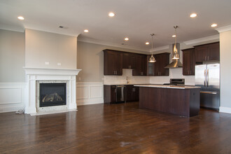 1349 W Belmont Ave in Chicago, IL - Building Photo - Interior Photo