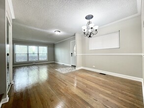 8332 Bennett Ave in Skokie, IL - Building Photo - Building Photo