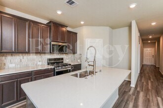 1011 Barstow Dr in Arcola, TX - Building Photo - Building Photo