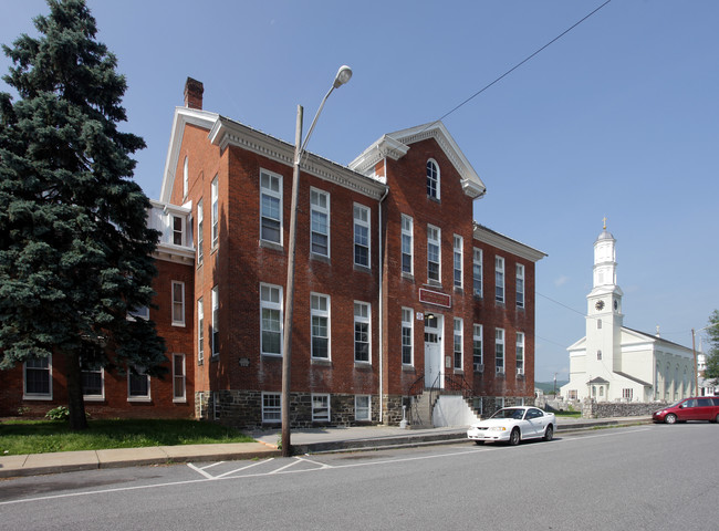 Schoolhouse Apartments in Emmitsburg, MD - Foto de edificio - Building Photo