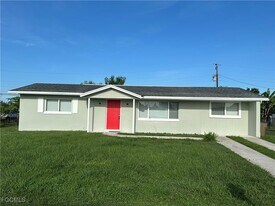 315 Rushmore Ave N in Lehigh Acres, FL - Building Photo