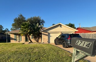 2714 5th Ave N in Texas City, TX - Building Photo